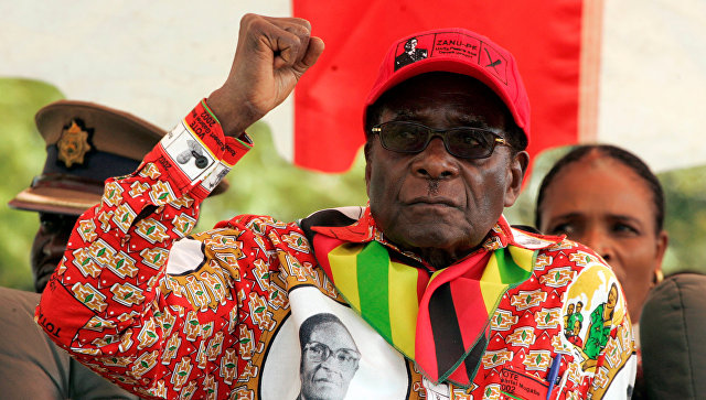 Парламент Зимбабве вынес решение об импичменте Мугабе