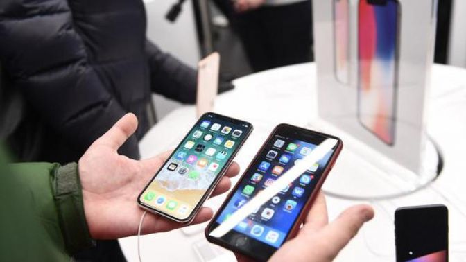Владельцы iPhone X выстраиваются в очереди в сервисных центрах — очередной недочет