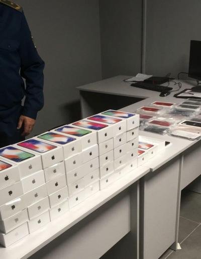 В аэропорту Одессы таможенники обнаружили 43 iPhone X