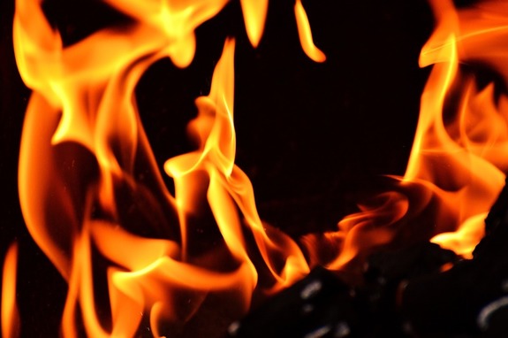 Пятеро маленьких детей погибли на пожаре в Новосибирской области