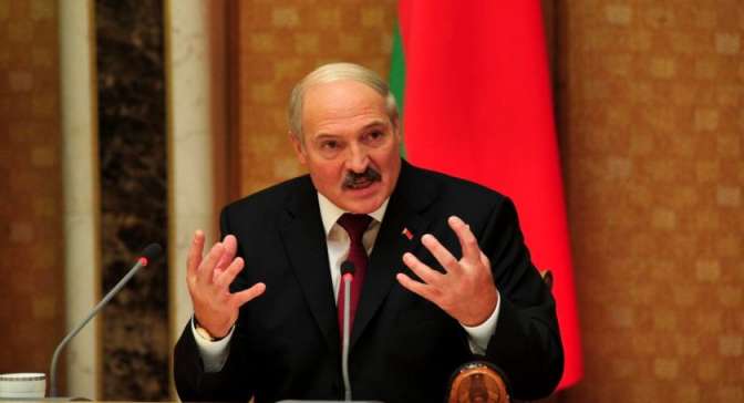 Лукашенко: запрет на реализацию алкоголя создаст недостаток, и будем потом ловить жулье