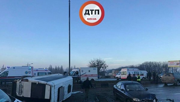 5 человек пострадали в ДТП с маршруткой в Киеве