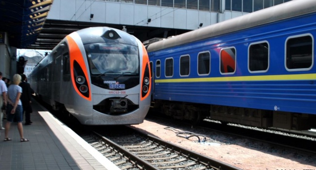 Омелян: «Укрзализныця» задумалась об отмене поездов в РФ