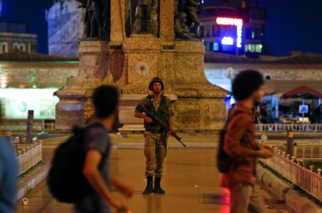 В Турции из-за мятежа сократили 2,7 тысячи военных и госслужащих