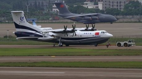 Крупнейший в мире самолет-амфибия взлетел в небо в КНР
