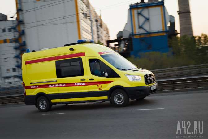 В Петербурге 18-летний экстремал упал в шахту метро