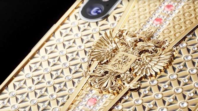 Caviar выпустила в РФ золотые iPhone X с портретом стального Феликса