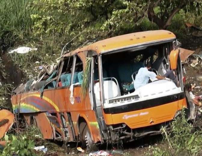 В Мексике перевернулся автобус с туристами, погибли 11 человек