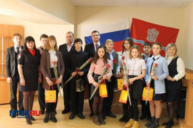 Праздничное вручение паспортов 14-летним хабаровчанам состоялось в День Конституции РФ