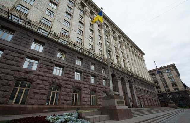 В горсовете столицы Украины на депутатов рухнул потолок