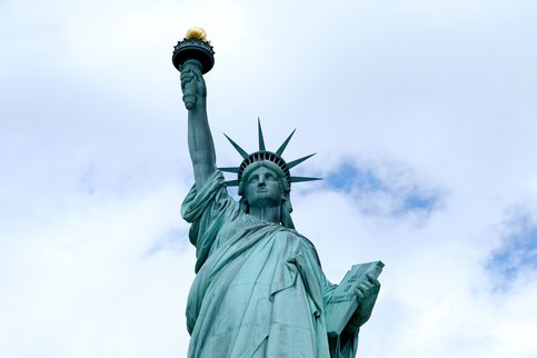 Статую Свободы временно закрыли в США из-за приостановки работы руководства
