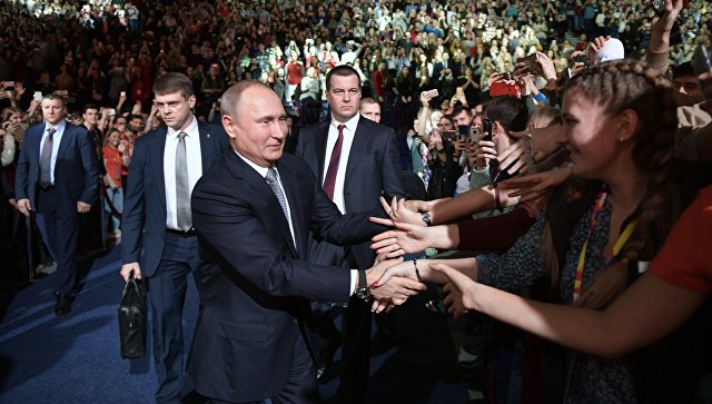 Владимир Путин призвал молодежь не опасаться исполнять ошибки