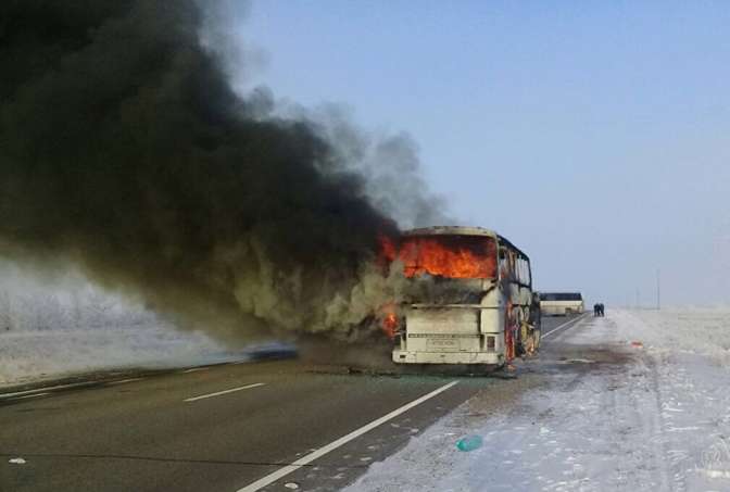 По делу о сгоревшем в Казахстане автобусе задержаны трое водителей