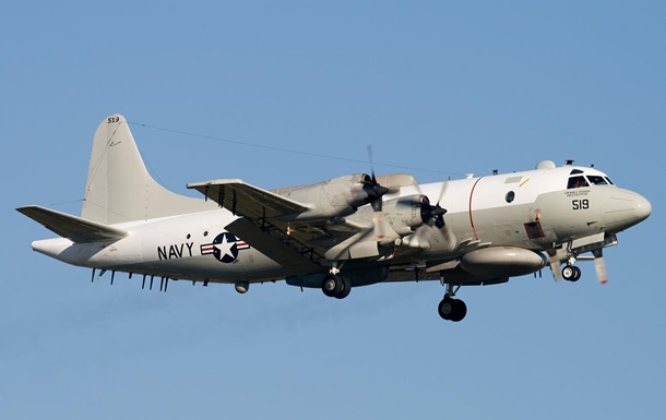 Пентагон: Реактивный самолет РФ перехватил американский P-3 Orion над темным морем