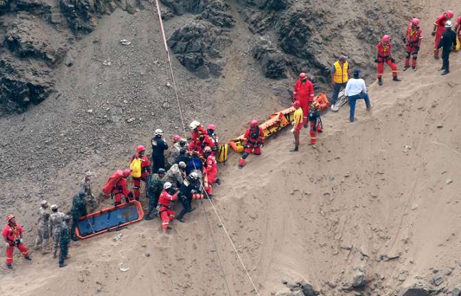 В результате дорожного происшествия в Перу погибли не менее 25 человек