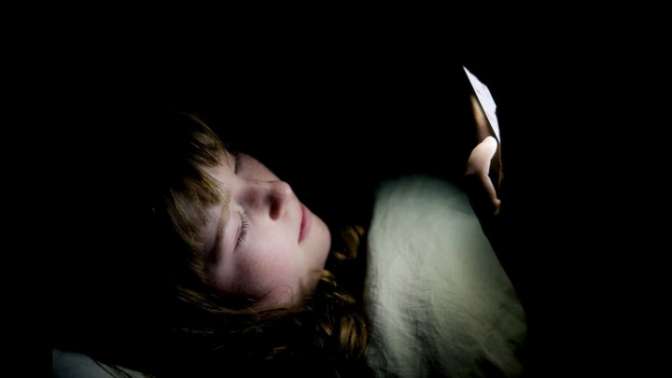 Apple попросили выяснить, влияют ли айфоны на детей