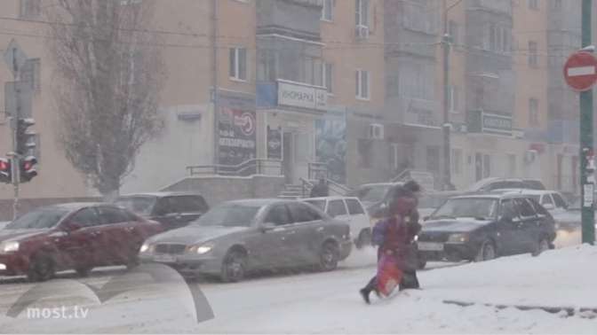 В МЧС предупреждают об опасности гололеда на трассах столицы и Подмосковья