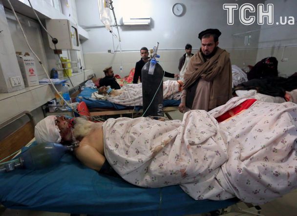 При взрыве на похоронах депутата в Афганистане погибли 17 человек