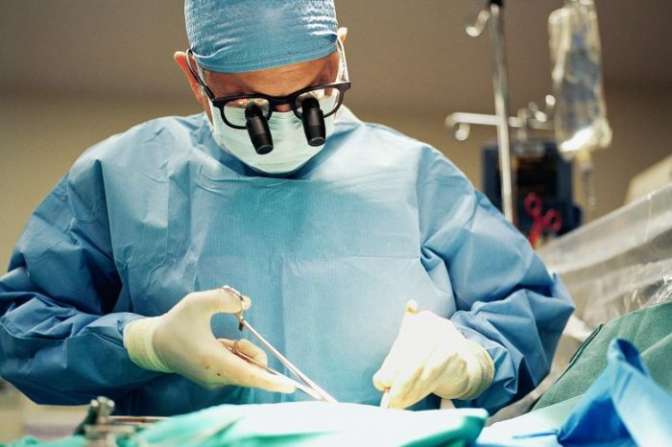 В Соединенном Королевстве осудили хирурга, который выжигал свои инициалы на печени пациентов