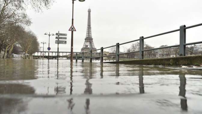 Репортаж из социальных сетей: Наводнение в столице франции
