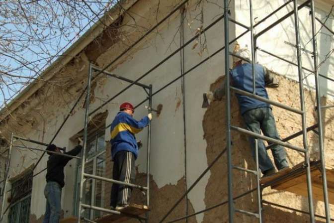 Не менее 2-х млрд руб. выделили на ремонт домов в Новосибирской области