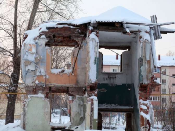 В Омске в кратчайшие сроки снесут все расселенные дома