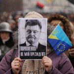 В Черновцах во время акции в поддержку Саакашвили сожгли чучело Порошенко