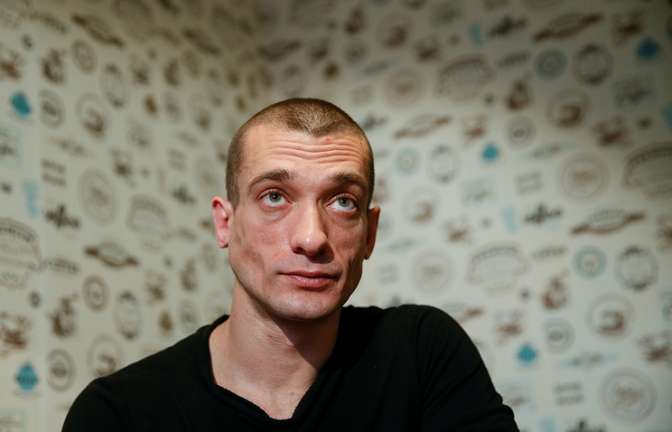 Французский суд продлил на 4 месяца арест художнику Павленскому