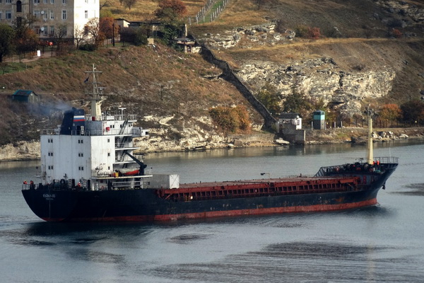 Британский корабль-разведчик едва не столкнулся с русским транспортником в проливе Босфор