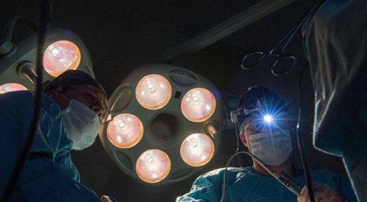 В Киргизии доктор восемь часов прижимал вену раненного до прибытия хирурга