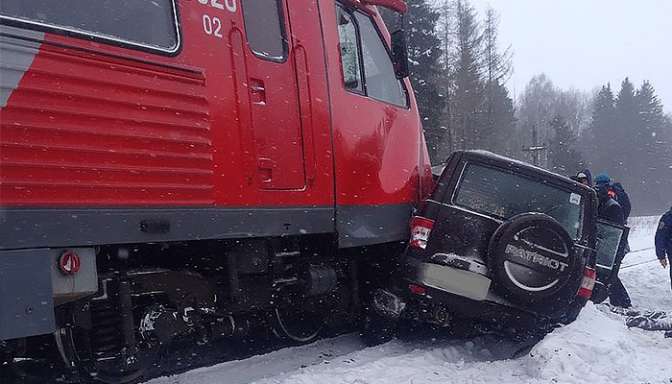 В Брянской области в ДТП с участием дизель-поезда погибли 4 человека