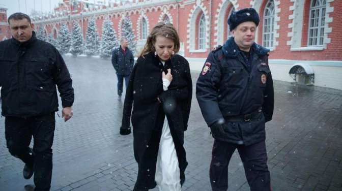 Поклонская увидела признаки правонарушения в просьбе Собчак посетить Крым