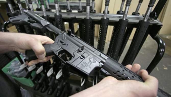 Во Флориде ограничат продажу оружия и вооружат учителей