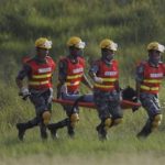 В Непале самолет упал на футбольное поле. не менее 50 погибших