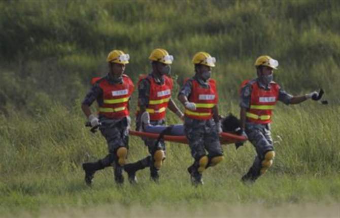 В Непале самолет упал на футбольное поле. не менее 50 погибших