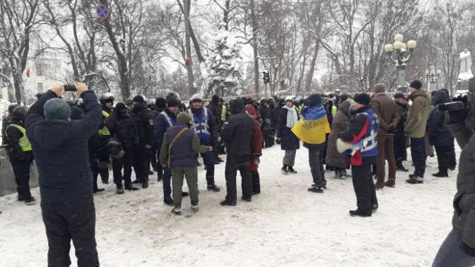Число задержанных в палаточном лагере у Рады увеличилось до сотни