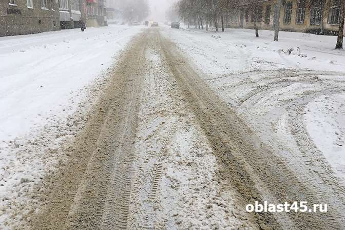 Движение фургонов и автобусов ограничено в Курганской области из-за метели