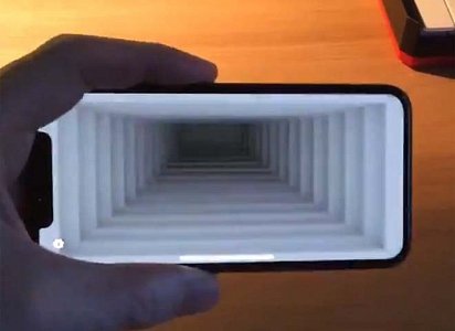 Портал в другой мир: оптическая иллюзия с iPhone X взбудоражила соцсети