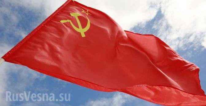 Скандал в Кривом Роге: Нацгвардия прошла по городу с запрещенными флагами СССР