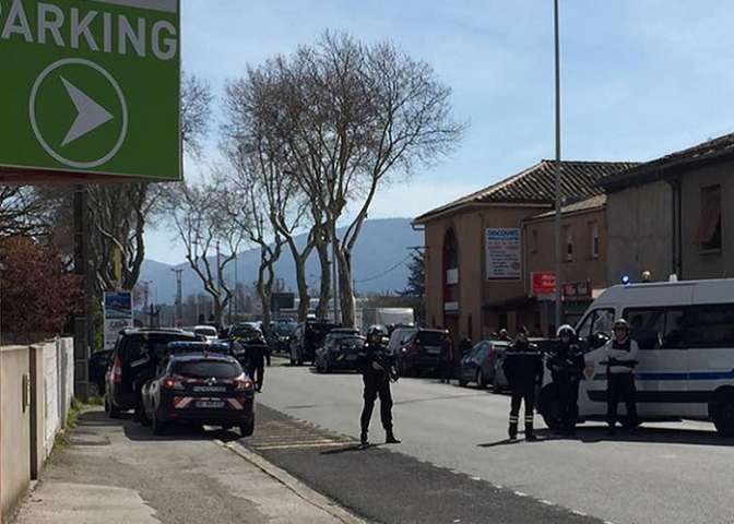 При захвате заложников на юге Франции погибли 4 человека