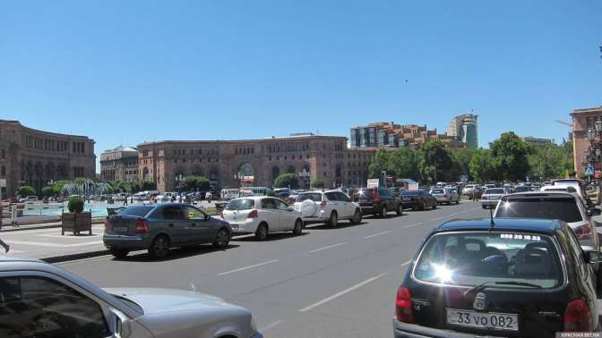 Митинг в Ереване собрал десятки тыс. человек