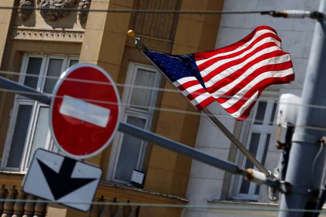 Дипломаты из соедененных штатов покинули строение посольства в российской столице