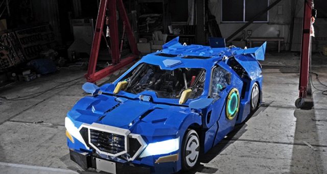 Японские инженеры показали робота, трансформирующегося в автомобиль