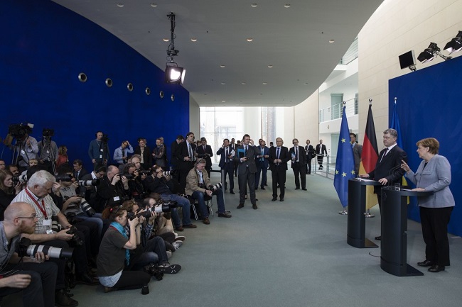 Меркель: Германия не будет участвовать в ракетных ударах по Сирии