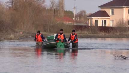 Пучков посетил пострадавший от паводка поселок Ступино в Воронежской области