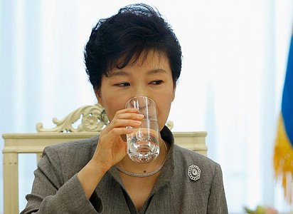 Экс-президента Кореи приговорили к 24 годам тюрьмы