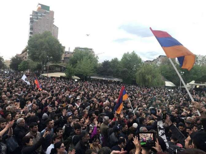 В Ереване снова начались уличные протесты, невзирая на задержания