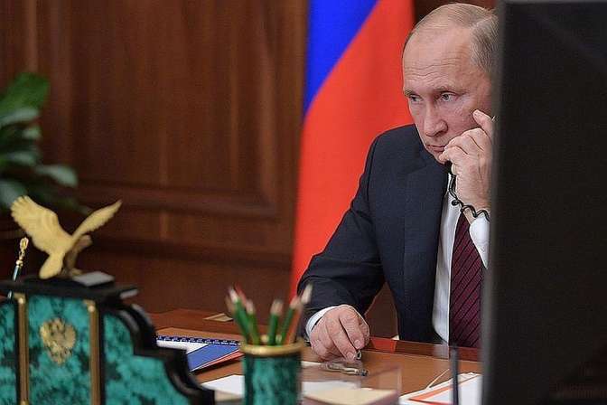Путин по телефону обсудил с Саркисяном ситуацию в Армении