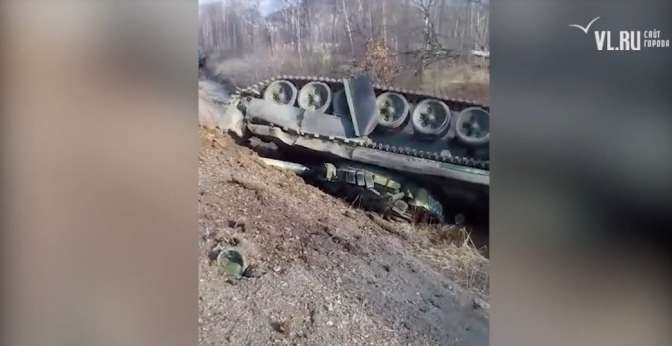 Необычное ДТП с танком Т-72 случилось на трассе Хабаровск — Владивосток