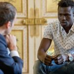Макрон дал гражданство спасшему ребенка в столице франции малийцу